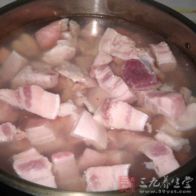 肥肉经较长时间文火熟炼其饱和脂肪酸可减少