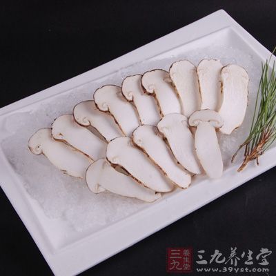 松茸中不饱和脂肪酸的含量远远高于饱和脂肪酸