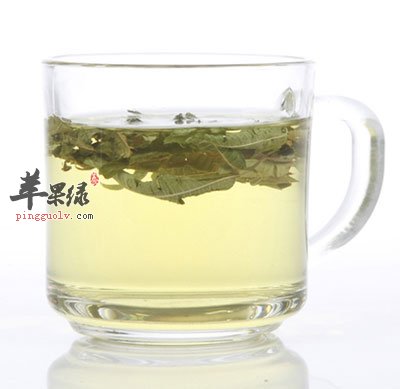 冲泡好的马鞭草茶