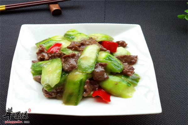 丝瓜炒牛肉--女性美白润肺抗老化美食