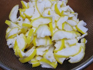 【图】柚子皮基本做法|正宗柚子皮的做法_图老师|tulaoshi.com