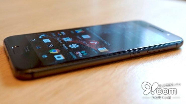 与iPhone 6极为相似 HTC One A9 上手体验