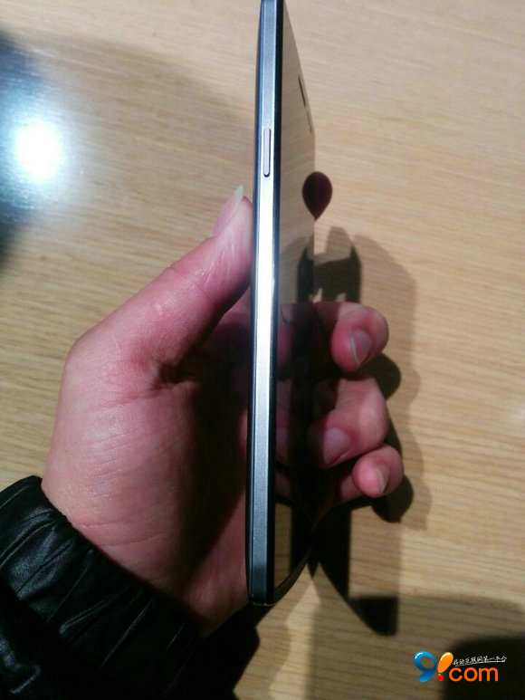 OPPO Find 7轻装版发布会现场试玩实拍图集