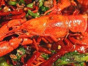 【图】男子徒手爆炒龙虾 龙虾怎么做好吃?_图