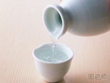 吃火锅能喝白酒吗