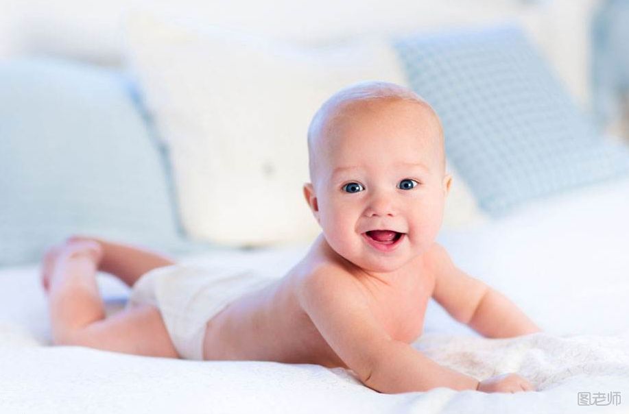 怎么防止宝宝摔下床,九个月婴儿摔下床三天后