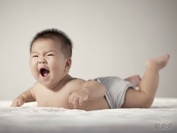 宝宝从什么时候开始训练翻身,三个月宝宝怎么