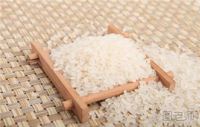 1女子购买到“塑料大米”燃烧后成坨状 怎样选购大米