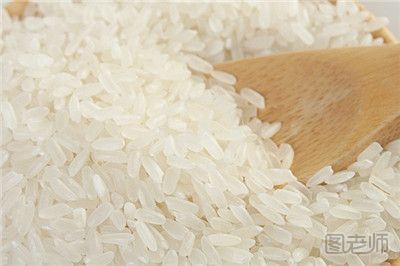 女子购买到“塑料大米”燃烧后成坨状 怎样选购大米