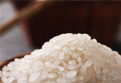 女子购买到“塑料大米”燃烧后成坨状 怎样选购大米