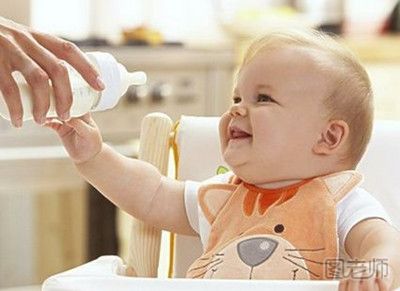 配方奶喂养间隔时间,婴儿配方奶喂养间隔多久