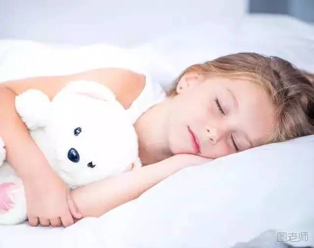 孩子熬夜晚睡的危害 孩子晚睡的危害有多大
