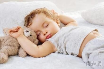 孩子熬夜晚睡的危害 孩子晚睡的危害有多大