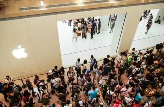 台湾首家苹果直营店开业3天 指定商品不得退换