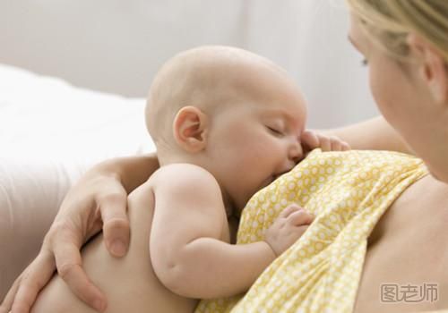 婴儿睡觉吃奶有什么危害 婴儿睡觉吃奶的四大危害