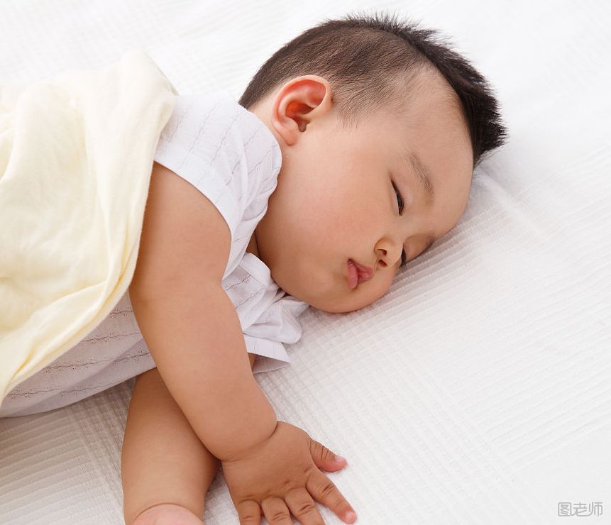 为什么宝宝睡觉会不安稳 宝宝睡觉不安稳的表现 