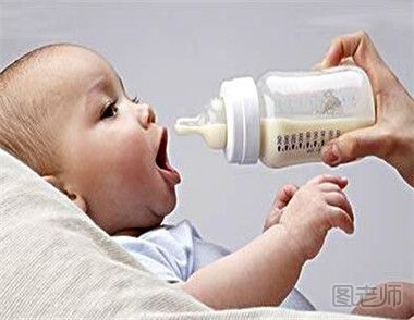 不同阶段宝宝喝奶量