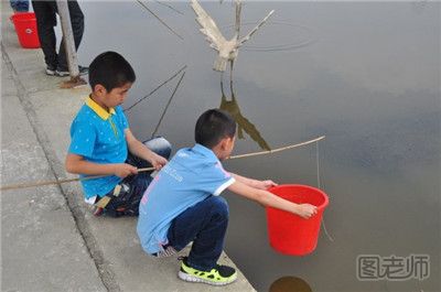 邵阳一男子钓龙虾时触电死亡 外出钓龙虾要注意什么安全事项