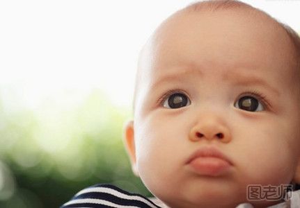 新生儿多久吃一次才正常？新生儿怎么吃母乳 