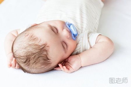 宝宝的奶瓶可以用洗洁精清洗吗 正确清洁奶瓶的方法