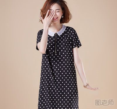 校园草坪晾千套毕业服 衣服除皱的方法