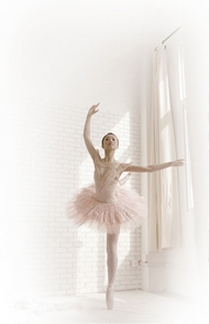 芭蕾舞入门 绷脚背与背肌练习