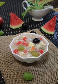 夏季美容养颜食谱 水果薏米粥