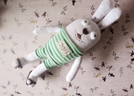 巧用旧袜子改造成可爱的小兔子玩偶