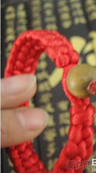 本命年手工编织带来好运的红绳手链