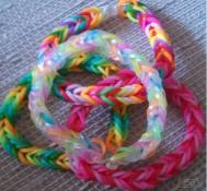 彩虹织机快速制作五彩橡皮筋手链教程
