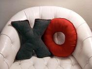 字母形状的布艺沙发靠垫手工DIY图解