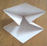 一款简单而精致的折纸贺卡制作图解
