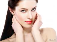 化妆品对皮肤过敏怎么处理_化妆品过敏症状有哪些