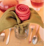纸巾的妙用 简单折法变玫瑰