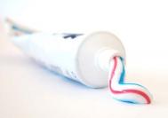 什么牙膏美白效果好？牙膏洗脸可以美白吗？