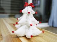 圣诞节装饰品：白色的圣诞树