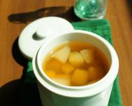 【图文】养颜润燥梨汤的做法