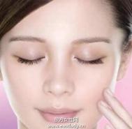 美容护肤：眼部护理的注意事项