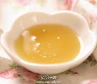 护肤技巧：自制蜂蜜橄榄油洁面水