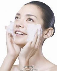 美容护肤：去角质促进肌肤代谢