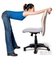 办公室桌边腿部锻炼法