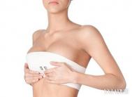 美女胸腹部按摩法教程 简单丰胸方法推荐