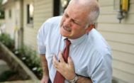 胸口中间疼是怎么回事 焦虑引起胸口疼痛