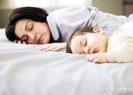 刚出生的宝宝能用枕头吗?