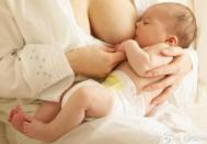 新生婴儿的正确母乳喂养姿势