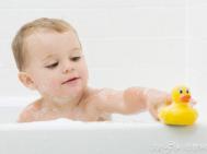 不同年龄宝宝洗澡注意事项