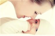 新生儿抚触可增强免疫力
