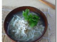 银鱼苡仁汤的家常做法