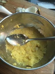 宝宝辅食——奶香蛋黄土豆泥的做法