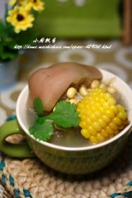 越喝越美丽的冬季汤煲----黄豆玉米蹄髈汤怎么做最好吃